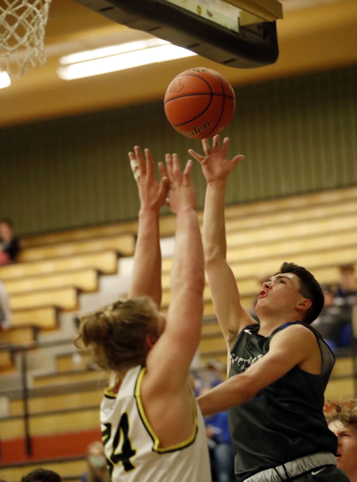 Billings West basketball hosts Skyview
